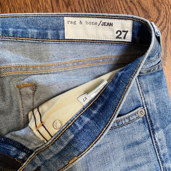 Light wash Rag and Bone boyfriend jeans - Picture 3 of 4